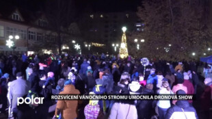 Rozsvícení vánočního stromu ve Studénce umocnila dronová show