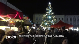 Rozsvícení vánočního stromu v Novém Jičíně bylo plné andělů