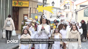 Průvod s třemi králi na koních prošel Novým Jičínem