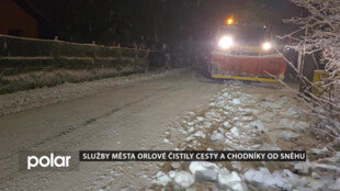 Služby města Orlové čistily cesty a chodníky od sněhu