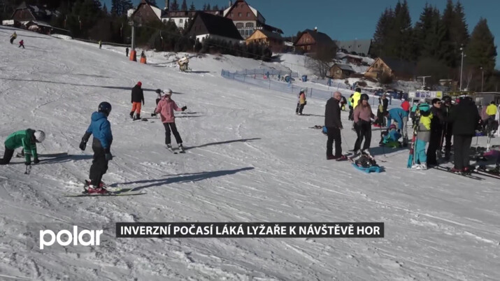 Jeseníky jsou v obležení. Hory díky inverzi a bohaté sněhové nadílce lákají lyžaře, běžkaře i turisty