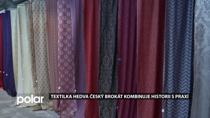 Textilka Hedva Český brokát v Rýmařově kombinuje ukázku z historie s praxí