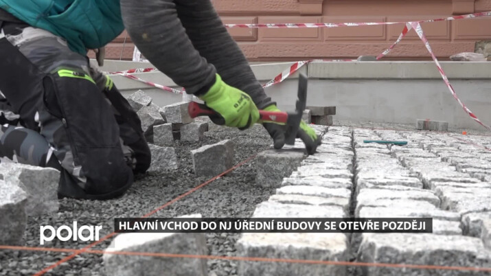 Vícepráce prodlouží uzavření hlavního vstupu do úřední budovy v Novém Jičíně