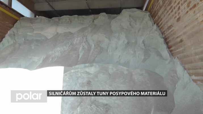 Silničářům díky mírné zimě zůstaly na skladě tuny posypového materiálu