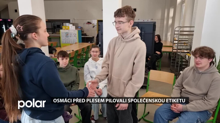 Osmáci z Frýdlantu nad Ostravicí před plesem pilovali společenskou etiketu