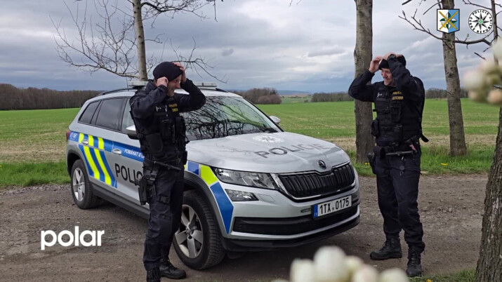 Do porodnice už nedojeli, policisté pomohli přivést na svět malého Filípka