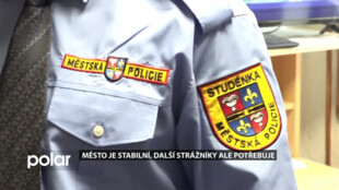 Město je stabilní, další alespoň tři strážníky ale potřebuje