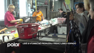 Lidé si výjimečně prohlédli třídící linku odpadů. Na Den země ji zpřístupnily TS Opava