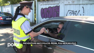 Policisté rozdávali zodpovědným řidičům ve Frýdku-Místku nealko pivo