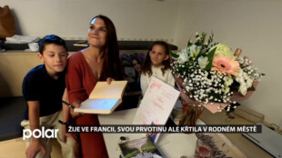 Žije ve Francii, svou prvotinu ale křtila v rodném městě