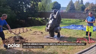 Autor hřebce daroval městu další bronzovou sochu