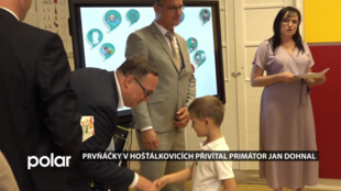 Hošťálkovice jdou proti trendu úbytku prvňáků v Ostravě. Děti přivítal primátor města Jan Dohnal