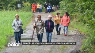 Senioři z Karviné zavzpomínali na svá mládí na pochodu starou Karvinou, mnozí místa znali