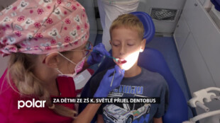 Za dětmi ze ZŠ K. Světlé přijel Dentobus