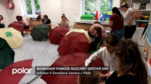 Workshop, který pořádali v rodinném centru, pomůže rozzářit deštivé dny