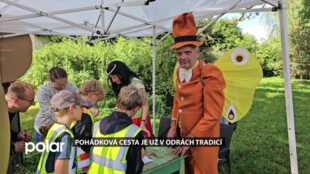 Pohádková cesta Zámeckým parkem je v Odrách tradicí už více než 10 let, letos čekala děti i Tlapková patrola