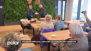 Studenti převzali diplomy za dokončený semestr virtuální univerzity