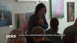 Po osmi letech se setkala s adoptovaným chlapcem i dalajlámou