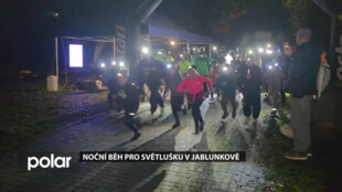 V jablunkovském Městském lese se večer běželo na podporu Světlušky