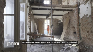 Bývalý blešák v Mariánkách se mění v moderní dům se sociálními byty