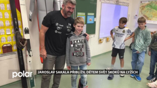 Olympijský medailista Jaroslav Sakala přiblížil žákům opavské ZŠ Vrchní svět skoků na lyžích
