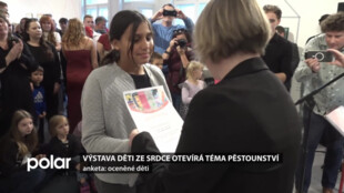 Výstava Děti ze srdce v Opavě propojuje umění a osvětu v oblasti náhradní rodinné péče