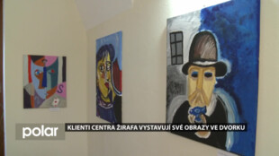 Prodejní výstavu obrazů klientů Žirafy najdete ve Dvorku