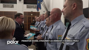 Primátor ocenil strážníky za věrnost a dobrou práci. Někteří už slouží 30 let