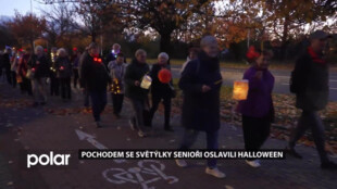 Karvinští senioři oslavili Halloween pochodem se světýlky a společným posezením