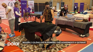 Sportovní halu v Ostravě-Třebovicích zaplnili relaxační maséři. Sjeli se sem z celého světa