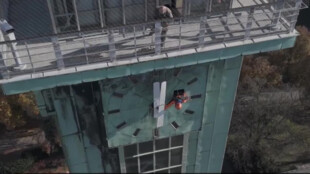 Ručičky hodin budou zase jako nové. Repasi si vyžádaly neony