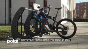 Nový cyklostojan u Kina Centrum v Karviné odemknete moderně pomocí QR kódu