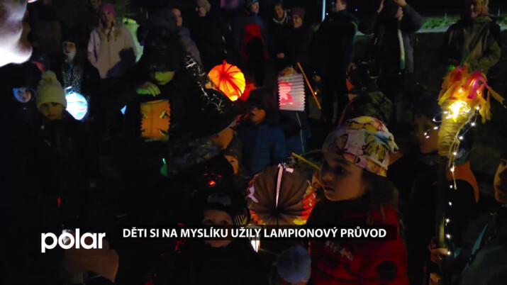Děti si na Myslíku užily lampionový průvod a strašidelnou stezku