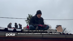 Aktivisté obsadili střechu domu na Bedřišce. Chtějí zastavit jeho zbourání