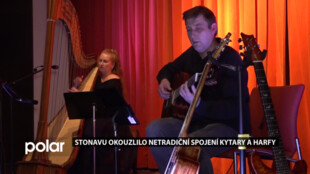 Stonavu okouzlilo netradiční spojení kytary a harfy