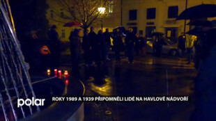 Roky 1989 a 1939 připomněli lidé na Havlově nádvoří