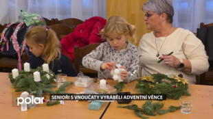 Senioři s vnoučaty vyráběli v Rychvaldě adventní věnce