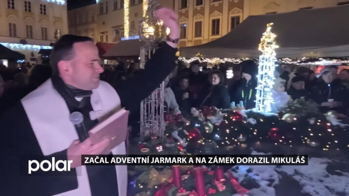 Začal adventní jarmark a na zámek dorazil Mikuláš