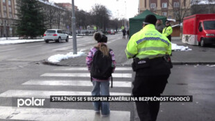 Strážníci se s BESIPEM zaměřili na bezpečnost chodců. Rozdávali také reflexní prvky