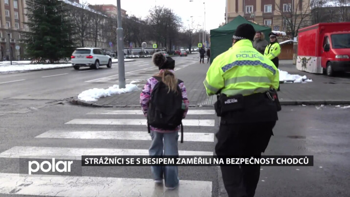 Strážníci se s BESIPEM zaměřili na bezpečnost chodců. Rozdávali také reflexní prvky