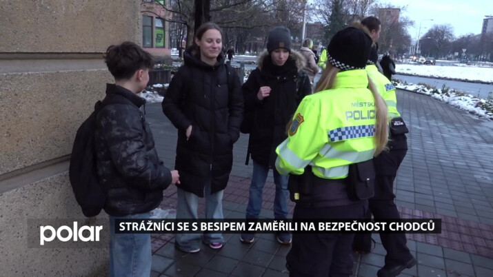 Strážníci se s BESIPEM zaměřili na bezpečnost chodců. Rozdávali také reflexní prvky