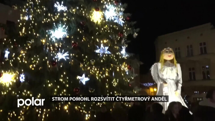 Strom pomohl rozsvítit čtyřmetrový anděl