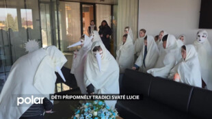Děti z Palkovic připomněly tradici svaté Lucie a vymetly od zla nejen školu, ale i radnici