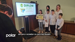 Děti byly na karvinské radnici oceněny za své ptačí budky, budou zdobit nový sad