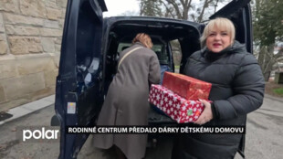 Rodinné centrum shromáždilo přes stovku dárků, předalo je i dětskému domovu