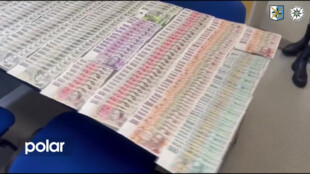 Únik na dani za šest milionů. Žena prodávala nekolkované cigarety ve své prodejně