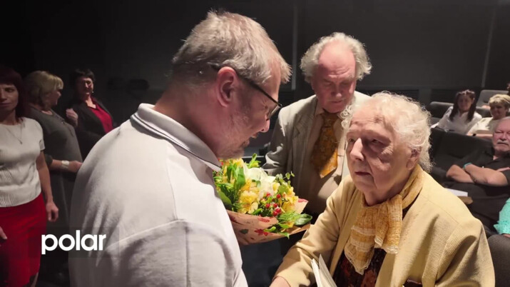 Žáci a kolegové oslavili 90 let havířovské bývalé učitelky Heleny Kucharčíkové