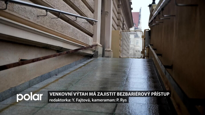 Venkovní výtah má zajistit bezbariérový přístup do Slezského divadla v Opavě