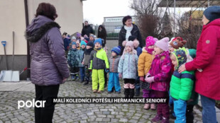 Malí koledníci potěšili heřmanické seniory zpěvem i drobnými dárky