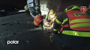 Vážná nehoda v Karviné, starší muž tam nedal přednost náklaďáku